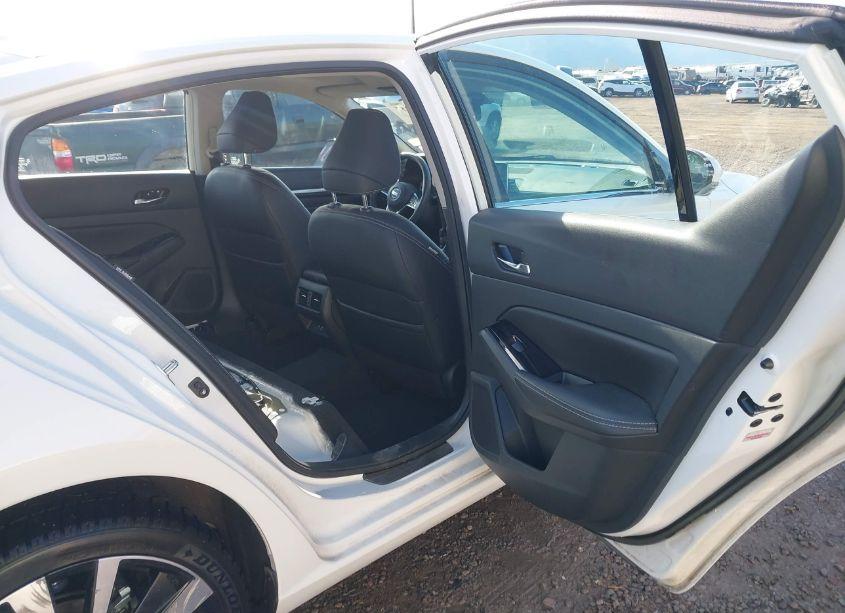 Photo 8 of 2021 Nissan Altima PLATINUM INTELLIGENT AWD (VIN 1N4BL4FW4MN336252)