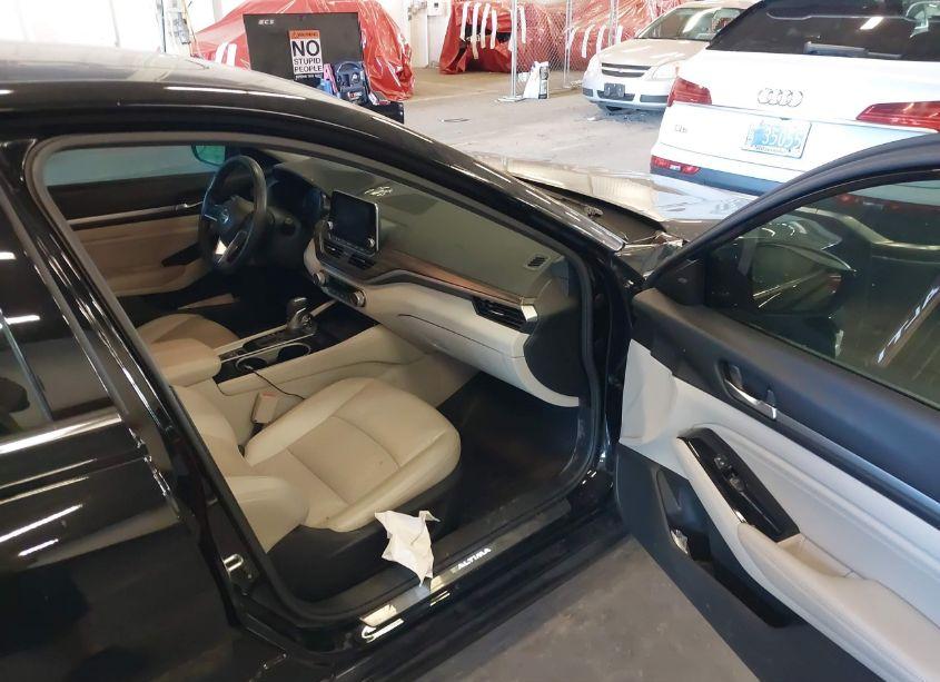 Photo 5 of 2021 Nissan Altima PLATINUM INTELLIGENT AWD (VIN 1N4BL4FW9MN340085)