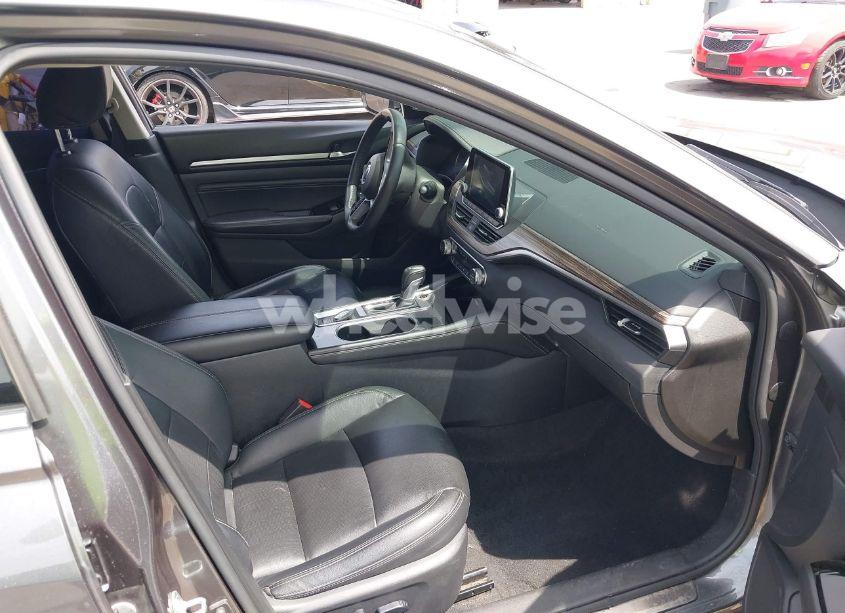 Photo 5 of 2021 Nissan Altima PLATINUM INTELLIGENT AWD (VIN 1N4BL4FW9MN363821)