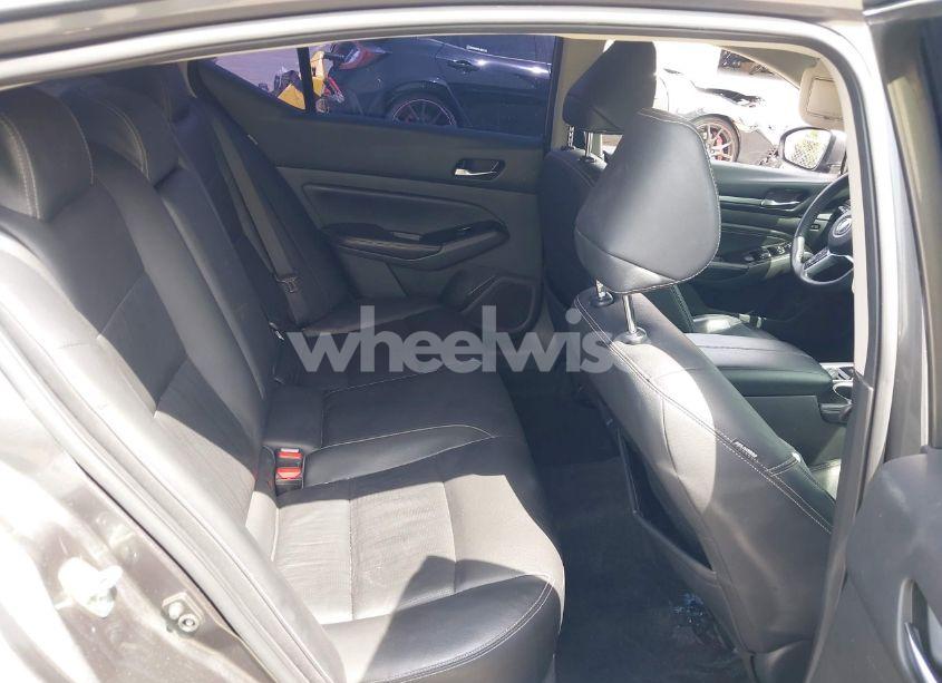 Photo 8 of 2021 Nissan Altima PLATINUM INTELLIGENT AWD (VIN 1N4BL4FW9MN363821)