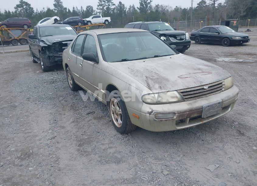 1996 Nissan Altima XE/GXE/SE/GLE (VIN 1N4BU31D4TC138195) main photo
