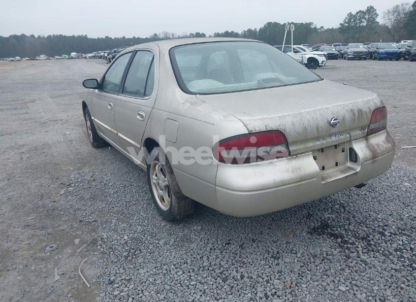 Photo 3 of 1996 Nissan Altima XE/GXE/SE/GLE (VIN 1N4BU31D4TC138195)