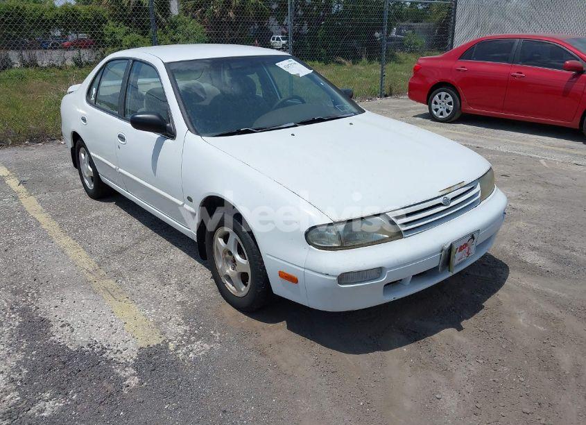 1997 Nissan Altima GLE/GXE/SE/XE (VIN 1N4BU31DXVC258666) main photo