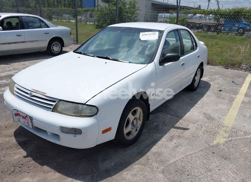 Photo 2 of 1997 Nissan Altima GLE/GXE/SE/XE (VIN 1N4BU31DXVC258666)