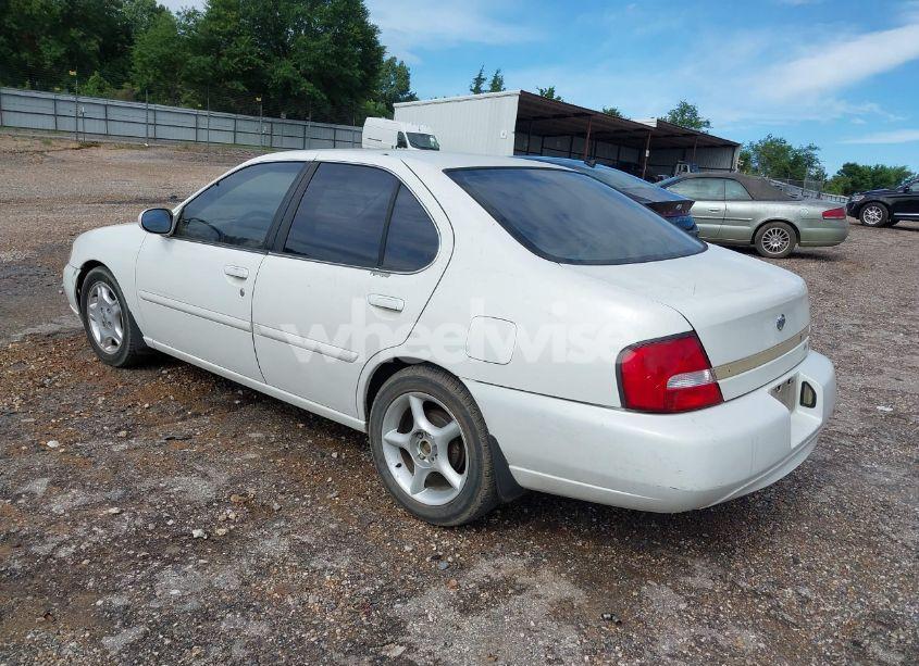Photo 3 of 2000 Nissan Altima GLE/GXE/SE (VIN 1N4DL01A0YC220545)
