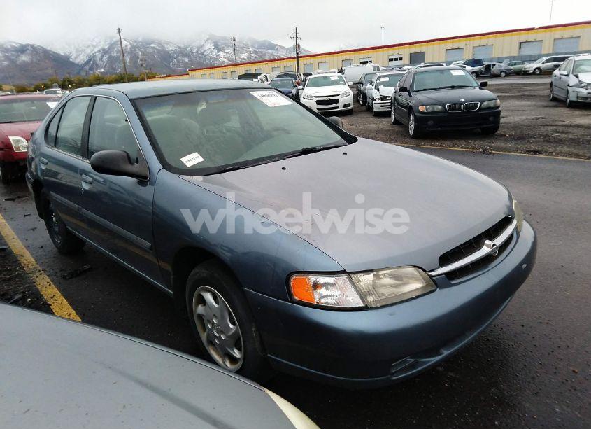 1999 Nissan Altima SE-L/GXE/GLE/XE/SE (VIN 1N4DL01D1XC170697) main photo