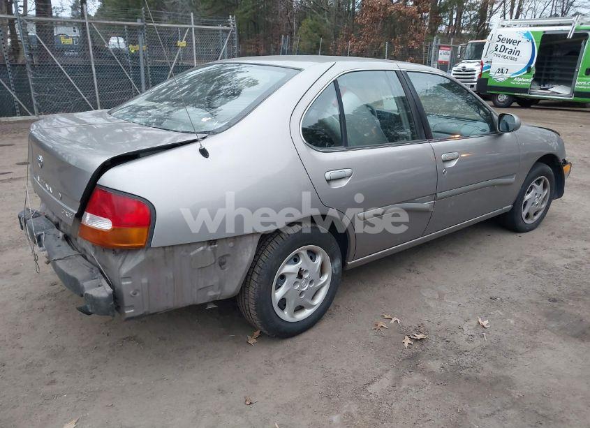 Photo 4 of 1999 Nissan Altima GLE/GXE/SE/SE-L/XE (VIN 1N4DL01D3XC183368)