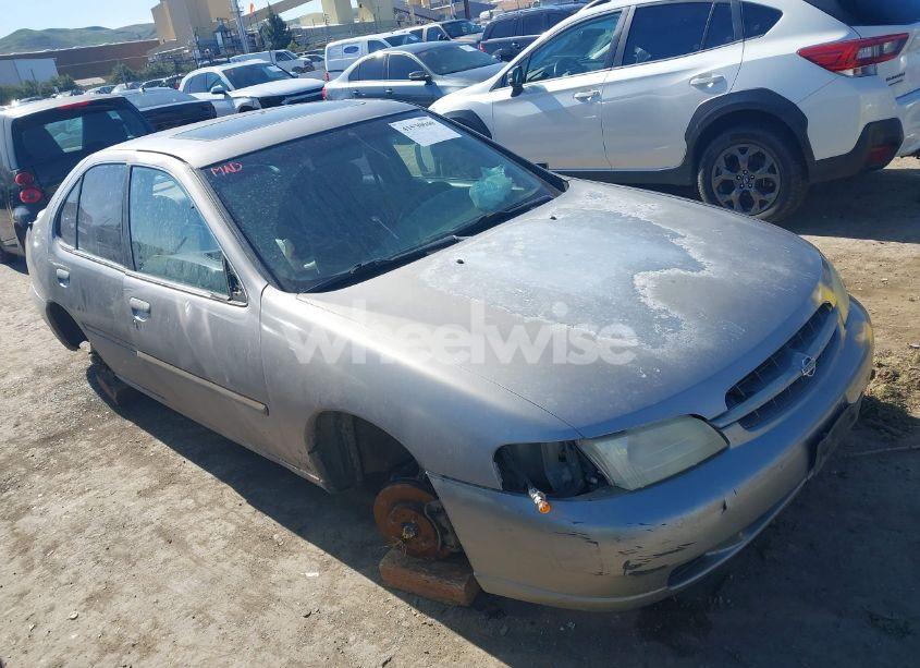 1999 Nissan Altima GLE/GXE/SE/SE-L/XE (VIN 1N4DL01D4XC128489) main photo