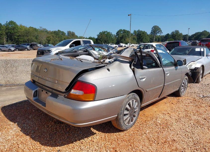 Photo 4 of 1999 Nissan Altima GLE/GXE/SE/SE-L/XE (VIN 1N4DL01D4XC171052)