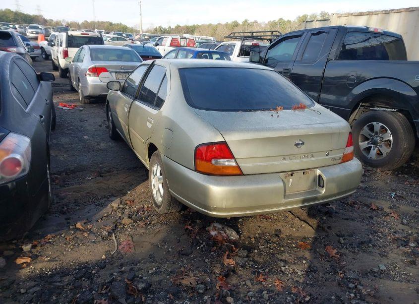 Photo 3 of 1999 Nissan Altima GLE/GXE/SE/SE-L/XE (VIN 1N4DL01D5XC103598)