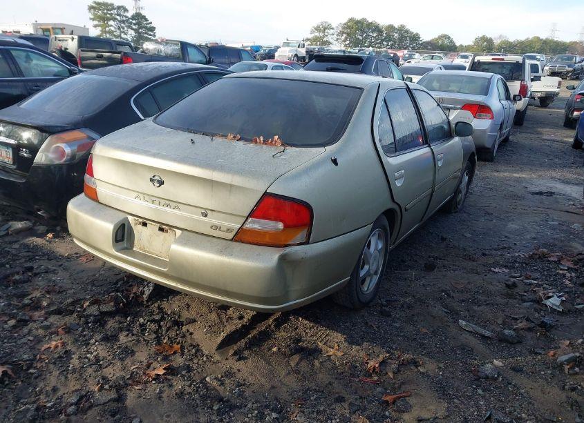 Photo 4 of 1999 Nissan Altima GLE/GXE/SE/SE-L/XE (VIN 1N4DL01D5XC103598)