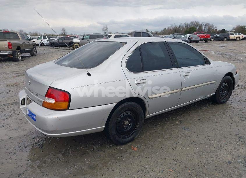 Photo 4 of 1999 Nissan Altima GLE/GXE/SE/SE-L/XE (VIN 1N4DL01D5XC180276)