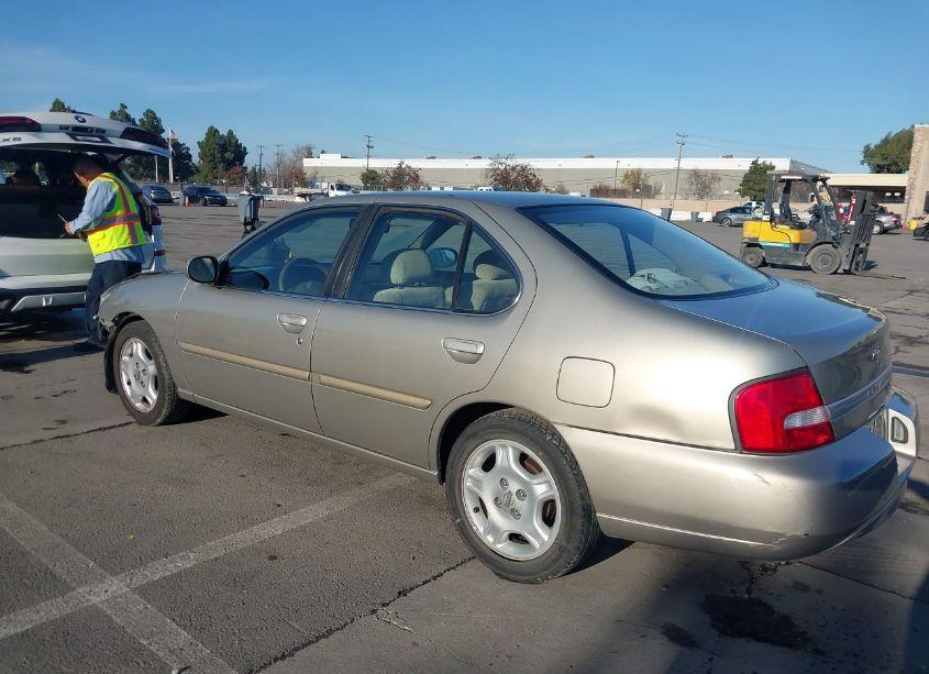 Photo 3 of 2000 Nissan Altima GLE/GXE/SE/XE (VIN 1N4DL01D5YC141365)
