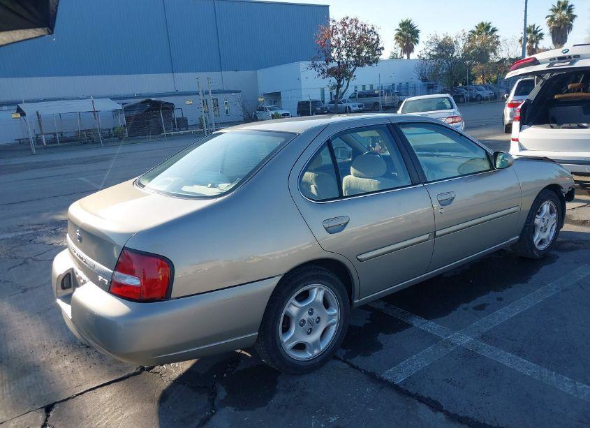 Photo 4 of 2000 Nissan Altima GLE/GXE/SE/XE (VIN 1N4DL01D5YC141365)
