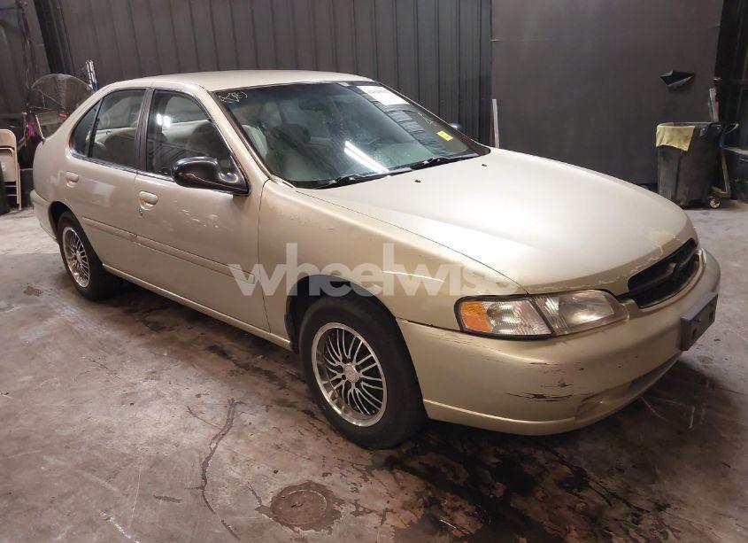 1999 Nissan Altima GLE/GXE/SE/SE-L/XE (VIN 1N4DL01D7XC268634) main photo