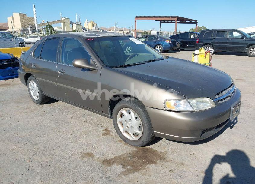 1999 Nissan Altima GLE/GXE/SE/SE-L/XE (VIN 1N4DL01D8XC228028) main photo