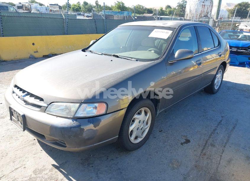 Photo 2 of 1999 Nissan Altima GLE/GXE/SE/SE-L/XE (VIN 1N4DL01D8XC228028)
