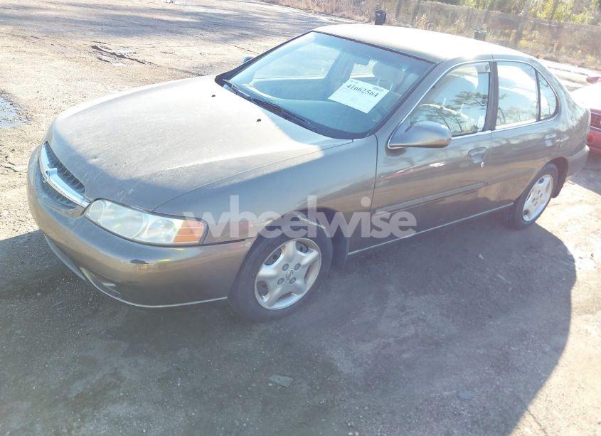 Photo 2 of 2000 Nissan Altima GLE/GXE/SE/XE (VIN 1N4DL01D8YC235627)