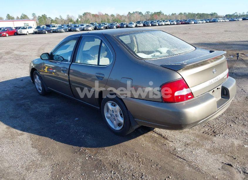 Photo 3 of 2000 Nissan Altima GLE/GXE/SE/XE (VIN 1N4DL01D8YC235627)