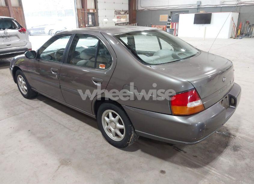 Photo 3 of 1998 Nissan Altima GLE/GXE/SE/XE (VIN 1N4DL01D9WC181624)