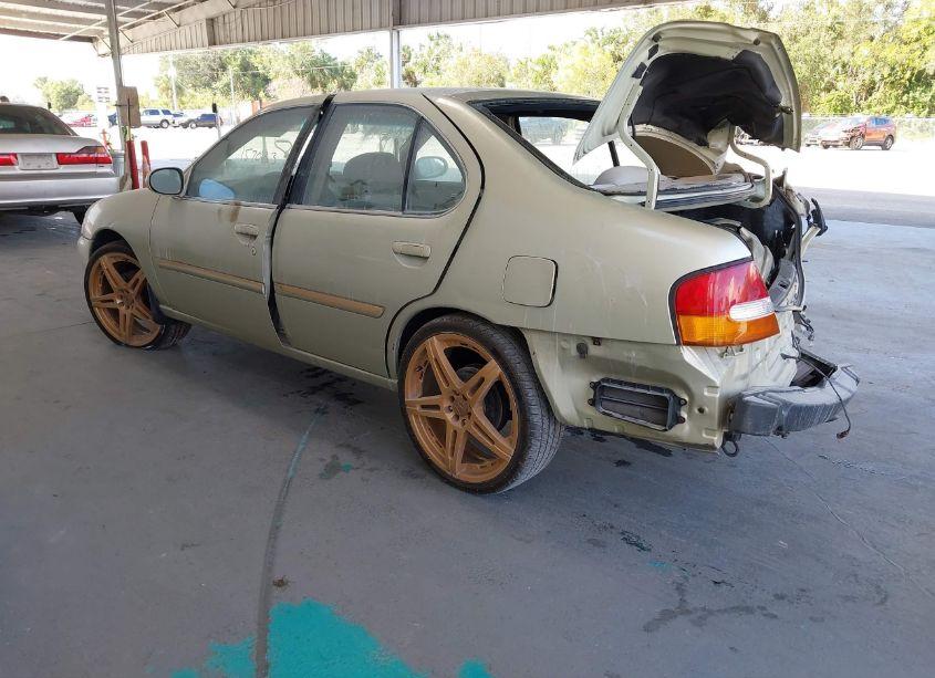 Photo 3 of 1999 Nissan Altima GLE/GXE/SE/SE-L/XE (VIN 1N4DL01D9XC121800)