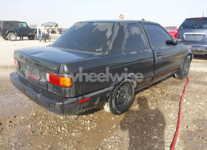 Photo 4 of 1992 Nissan Sentra (VIN 1N4EB32AXNC814739)