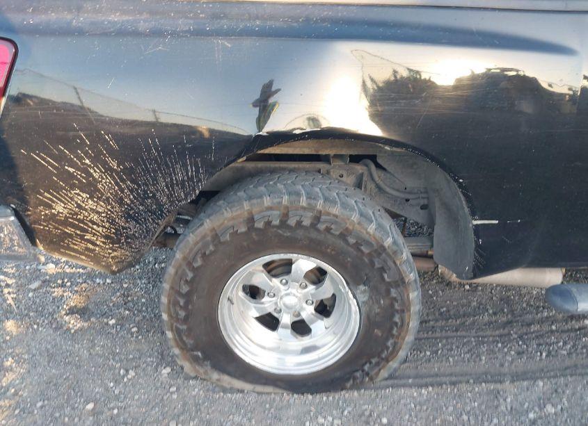 Photo 6 of 2005 Nissan Titan SE (VIN 1N6AA06B55N512631)