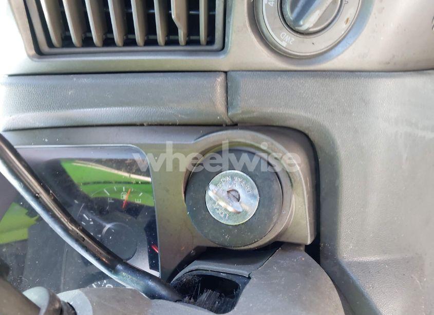 Photo 11 of 2005 Nissan Titan XE (VIN 1N6AA06BX5N515282)