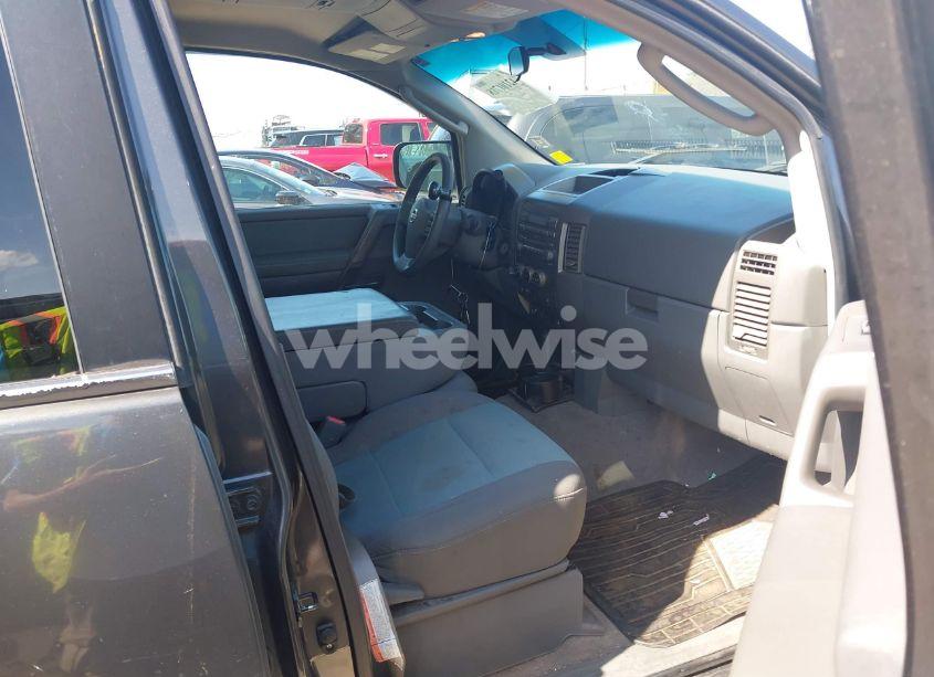 Photo 5 of 2005 Nissan Titan XE (VIN 1N6AA07B35N553838)