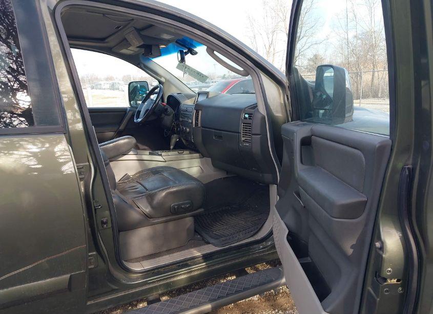 Photo 5 of 2004 Nissan Titan LE (VIN 1N6AA07B54N511704)