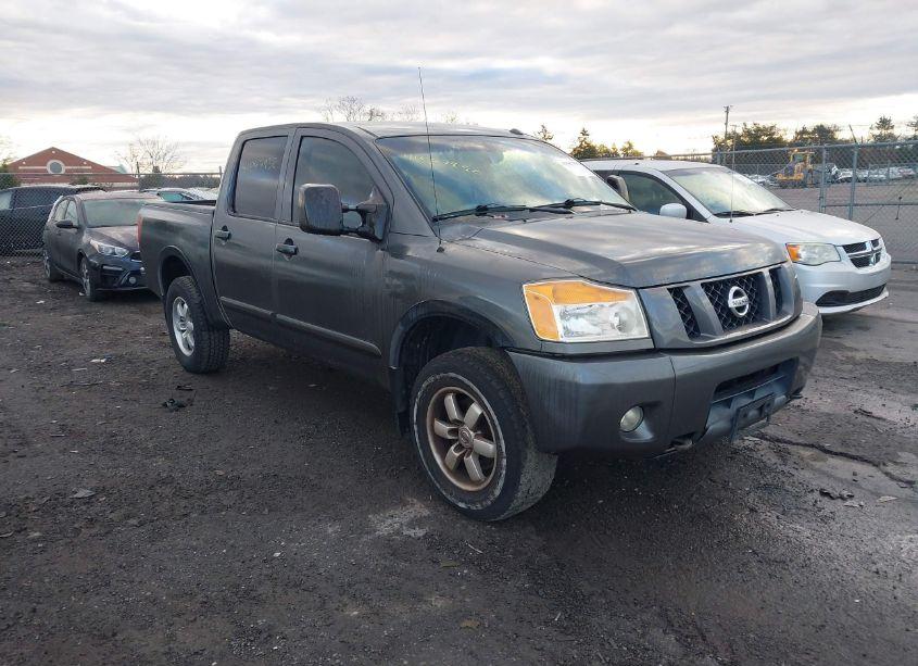 2011 Nissan Titan PRO-4X (VIN 1N6AA0EC0BN323262) main photo