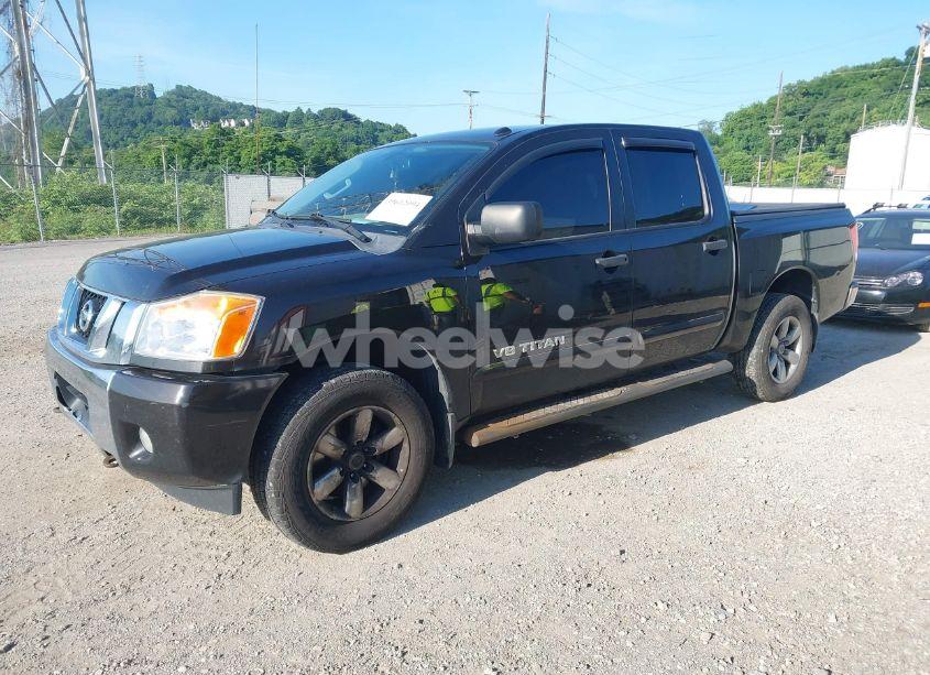 Photo 2 of 2014 Nissan Titan SV (VIN 1N6AA0EC2EN505131)