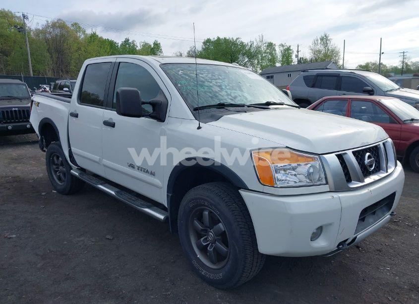 2015 Nissan Titan PRO-4X (VIN 1N6AA0EC5FN500782) main photo