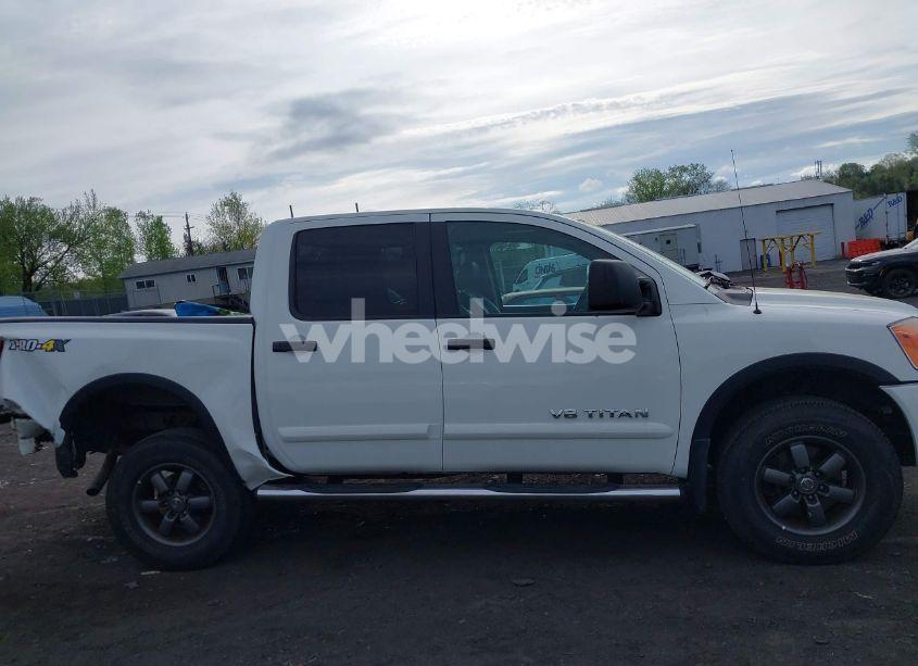 Photo 13 of 2015 Nissan Titan PRO-4X (VIN 1N6AA0EC5FN500782)