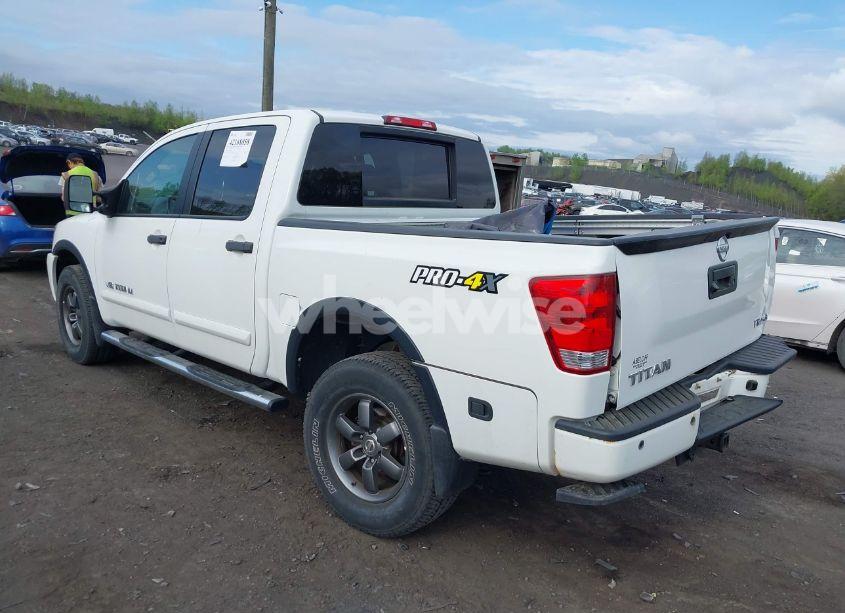 Photo 3 of 2015 Nissan Titan PRO-4X (VIN 1N6AA0EC5FN500782)