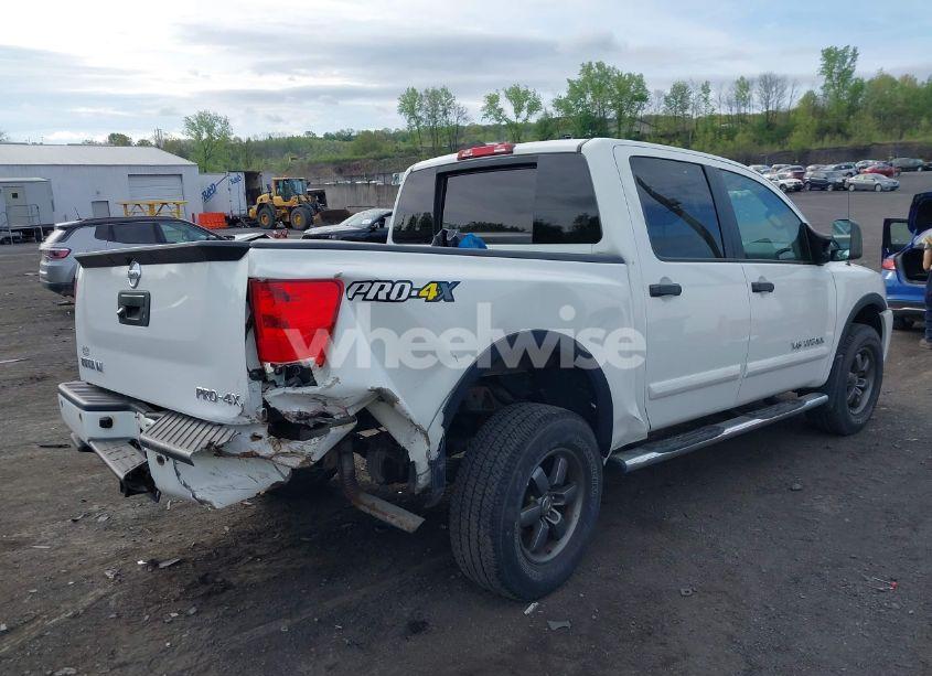Photo 4 of 2015 Nissan Titan PRO-4X (VIN 1N6AA0EC5FN500782)