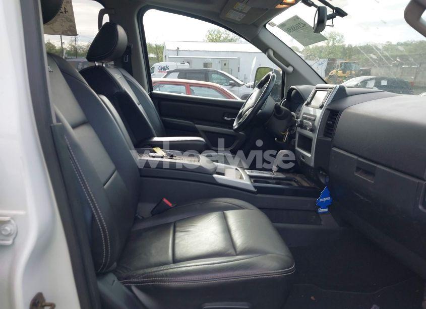 Photo 5 of 2015 Nissan Titan PRO-4X (VIN 1N6AA0EC5FN500782)