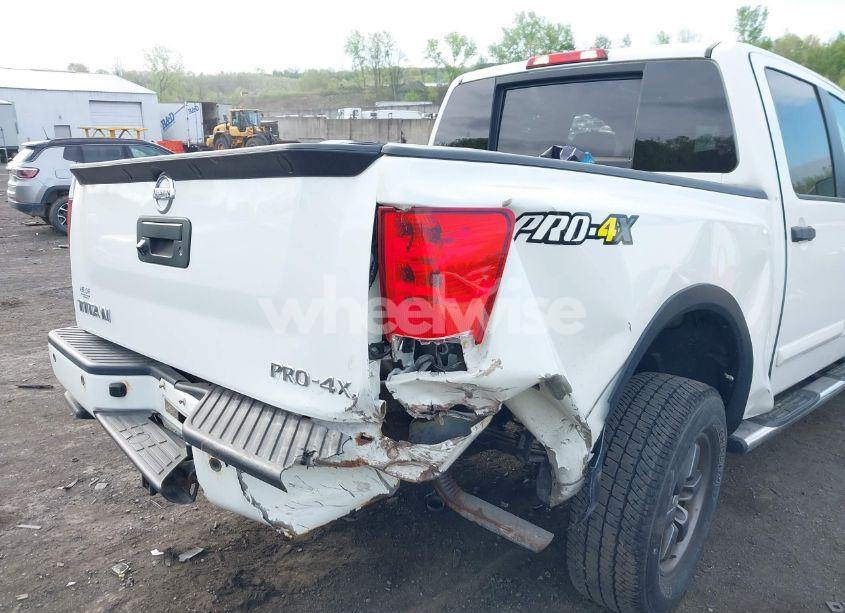 Photo 6 of 2015 Nissan Titan PRO-4X (VIN 1N6AA0EC5FN500782)