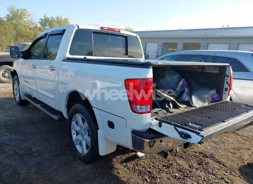 Photo 3 of 2011 Nissan Titan SL (VIN 1N6AA0EC7BN305163)