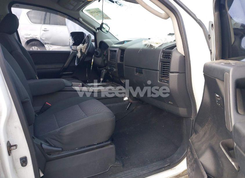 Photo 5 of 2010 Nissan Titan SE (VIN 1N6AA0EC8AN310970)