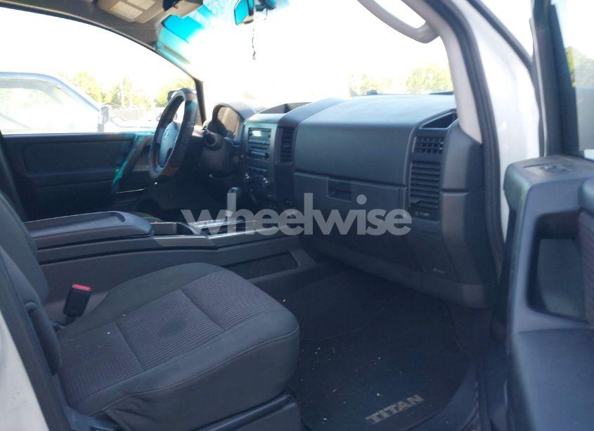 Photo 5 of 2011 Nissan Titan SV (VIN 1N6AA0ED3BN300132)