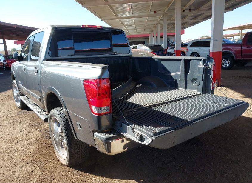 Photo 3 of 2015 Nissan Titan SV (VIN 1N6AA0ED3FN503219)