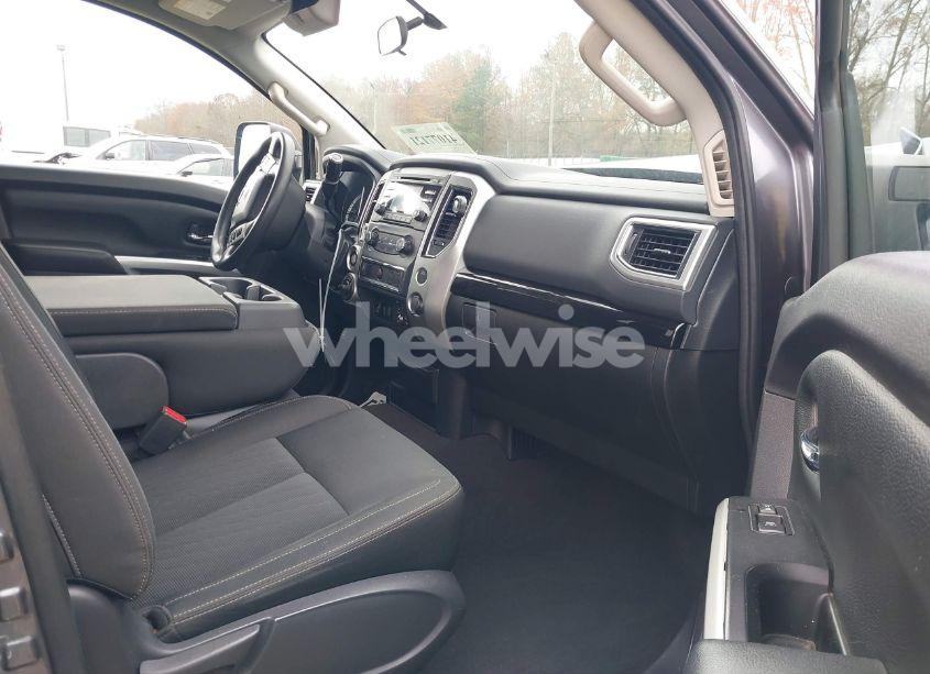 Photo 5 of 2018 Nissan Titan XD SV GAS (VIN 1N6AA1C37JN505015)