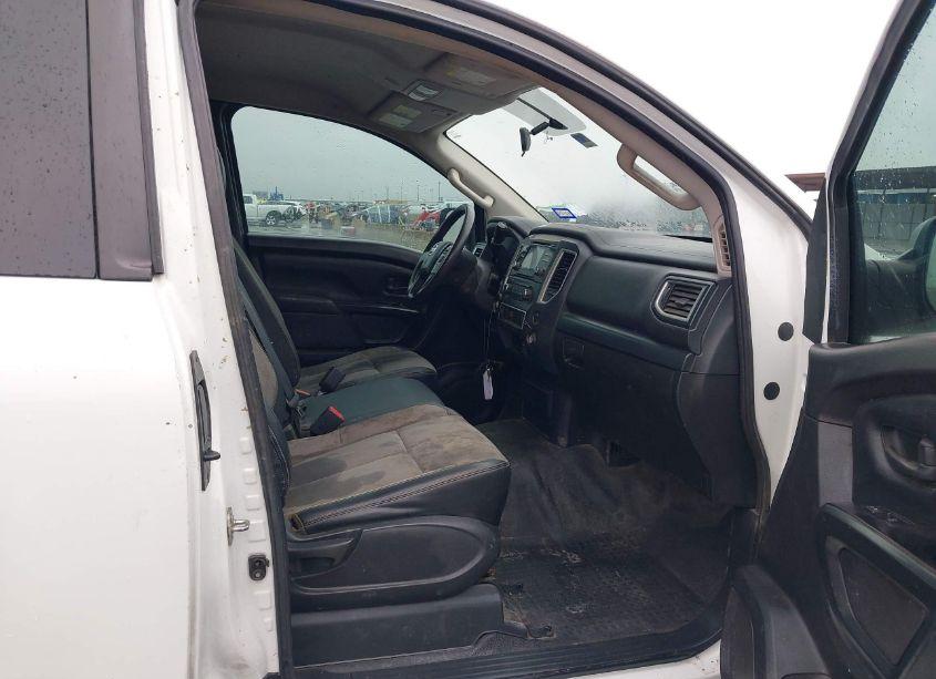 Photo 5 of 2017 Nissan Titan S (VIN 1N6AA1C76HN558639)