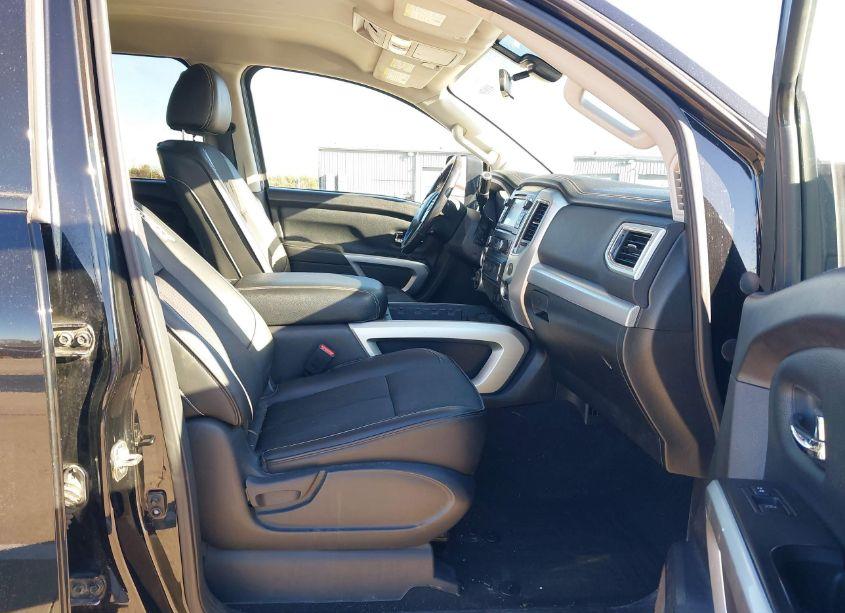 Photo 5 of 2018 Nissan Titan PLATINUM RESERVE/PRO-4X/S/SL/SV (VIN 1N6AA1E50JN535004)