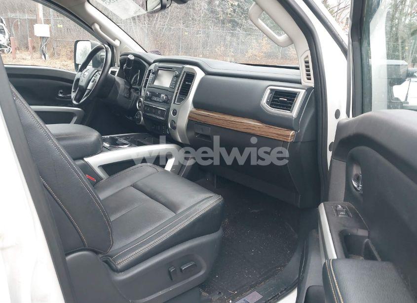 Photo 5 of 2018 Nissan Titan SL (VIN 1N6AA1E51JN548599)