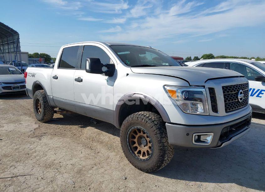 2019 Nissan Titan PRO-4X (VIN 1N6AA1E51KN532792) main photo