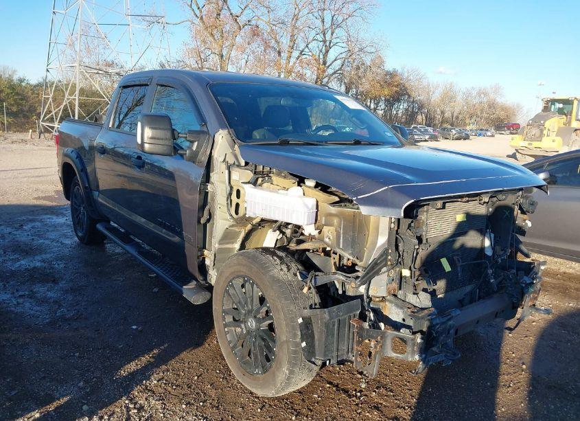 2018 Nissan Titan PLATINUM RESERVE/PRO-4X/S/SL/SV (VIN 1N6AA1E52JN546957) main photo