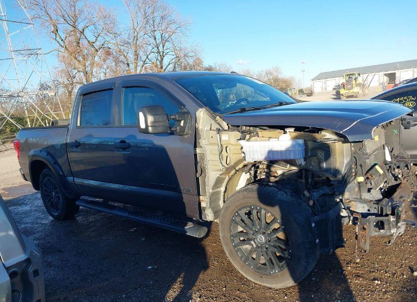 Photo 14 of 2018 Nissan Titan PLATINUM RESERVE/PRO-4X/S/SL/SV (VIN 1N6AA1E52JN546957)