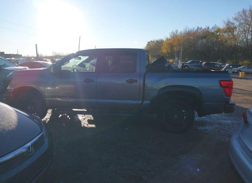 Photo 15 of 2018 Nissan Titan PLATINUM RESERVE/PRO-4X/S/SL/SV (VIN 1N6AA1E52JN546957)